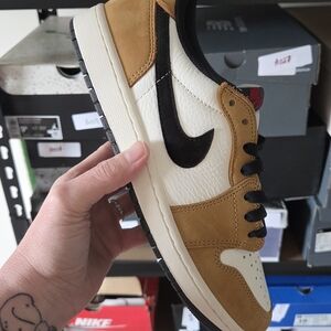 Jordan Men's Tan and Black Athletic Shoes